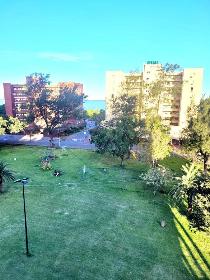 The Oceanic Apartment Durban Bagian luar foto